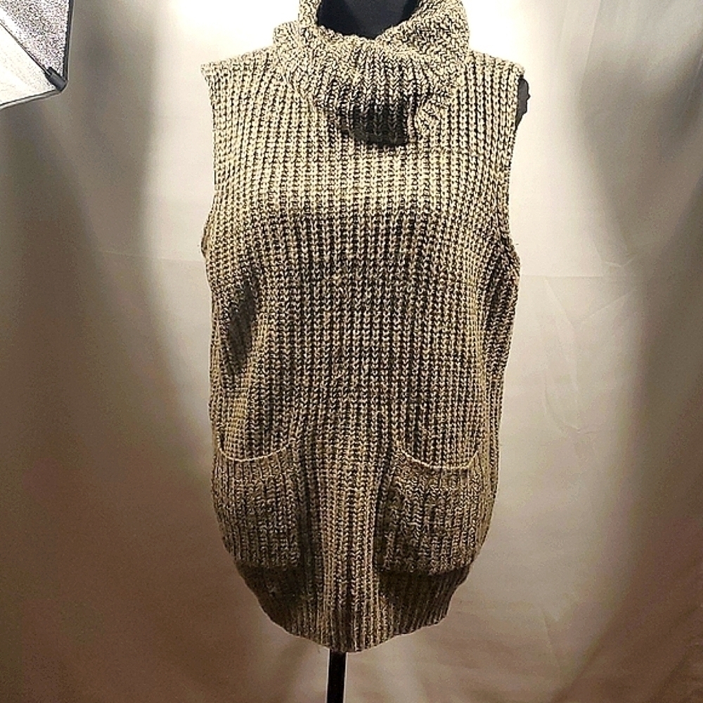 Trim and Go Sleeveless Turtleneck Sweater Size Medium/Large
